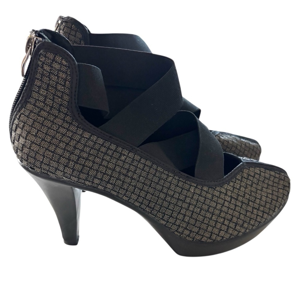 NWT bernie mev. Black Gold Flex Woven High Heel Crisscross Straps SZ 11